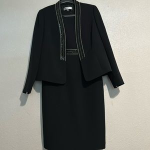 Gorgeous black suit like new condition.